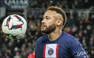 Qui est ce footballeur ?