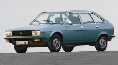 La régie Renault lançait avec le même moteur sa concurrente : le modèle...
