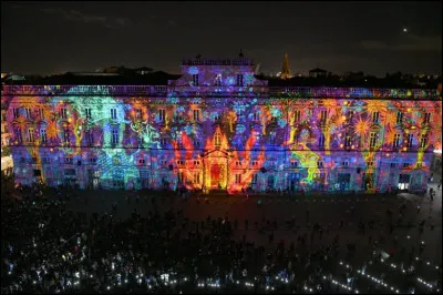 Culture : Durant quel mois se d&eacute;roule la F&ecirc;te des Lumi&egrave;res de Lyon ?