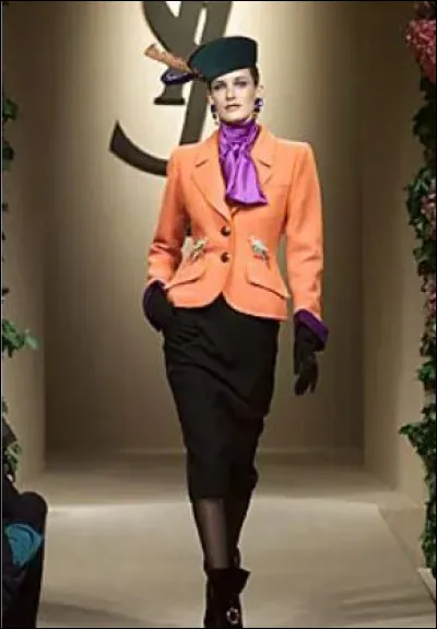 En 1967, coup de foudre entre YSL et l'actrice Catherine Deneuve devient sa muse. Dans quel film, la découvre-t-on pour la toute première fois habillée par Yves Saint-Laurent ?