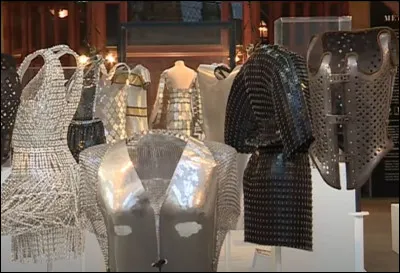 Très réputé comme parfumeur, Paco Rabanne sort en 1969 son tout premier parfum pour femmes, suivront les parfums pour hommes avec un succès international. 
Quelle distinction lui a été remise en 2010, par le ministre de la Culture Frédéric Mitterrand ?