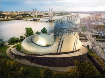Monument : Quel est ce monument qui se trouve &agrave; Bordeaux ?
