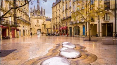 Culture : Quel est le surnom de la ville de Bordeaux ?