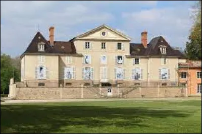 Je vous emm&egrave;ne en Bourgogne-Franche-Comt&eacute; &agrave; la d&eacute;couverte du ch&acirc;teau de Pont-de-Veyle. Commune de l'arrondissement de Bourg-en-Bresse, elle se situe dans le d&eacute;partement ...