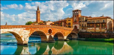 Géographie : Quel fleuve traverse la ville de Vérone ?