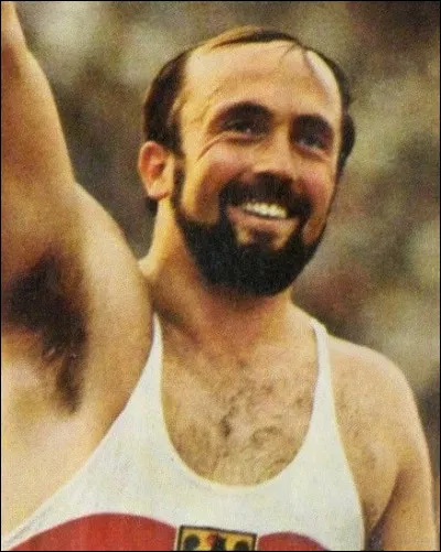 En athlétisme, quel record du monde est battu par Klaus Wolfermann ?