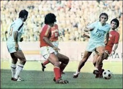 Quel club (ici dans la finale perdu de la coupe de France contre Lyon) remporte pour la 3e fois le championnat de France ?