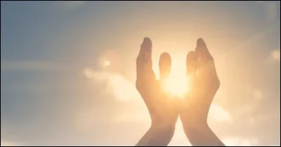 Ophélie Winter était assise sur une pierre, elle a levé les yeux au ciel,
et là, elle a vu la lumière.
Que lui a donné Dieu dans cette chanson de 1996 ? (Clip)