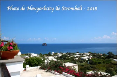 Quel est ce lieu, une mer en forme de triangle entre la Corse, La Sardaigne et la Sicile avec de très nombreuse îles dont l'archipel volcanique des îles éoliennes ?