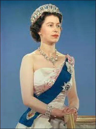 Quelle marque sortit, en 2012, un whisky distillé en 1952 pour fêter les 60 ans de règne de la reine Elisabeth II ?