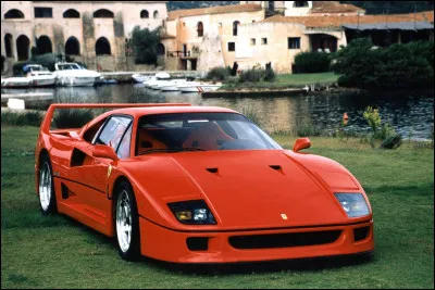 En 1987, le voile se lève sur ce qui est aujourd'hui (et était déjà à l'époque) l'une Ferrari de route les plus convoitées par les collectionneurs, je parle bien sûr de la Ferrari F40. Et comme je m'emballe autant que la spéculation autour de ce modèle, j'ai dit une bêtise. Saurez-vous trouver l'affirmation fausse ?