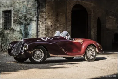 Avant d'être un constructeur, la Scuderia Ferrari était connue pour être le représentant officiel d'Alfa Romeo en compétition. Mais entre-temps, M. Ferrari a fondé une première société éphémère de construction automobile qui ne durera que quelques années. Comment s'appelle-t-elle ?