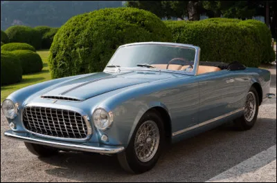 Dans l'histoire des Ferrari de route, la 212 Inter Europa présentée en 1952 est un modèle historique, notamment car il marque le début d'une longue et fructueuse collaboration aujourd'hui arrêtée. Quelle affirmation ci-dessous est vrai ?