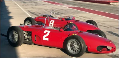 "Les chevaux sont placés devant la carriole, pas derrière". C'est en ces termes que M. Ferrari affirmait son scepticisme vis-à-vis des voitures de course à moteur en position central arrière, avant de l'adopter à son tour. La Ferrari 156 de 1961 est la première F1 de la marque à moteur central. Quel pilote a remporté le championnat du monde 1961 à son bord ?