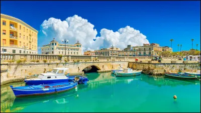 Le nom de cette ville est...