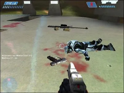 Avec quelle arme peut-on donner des coups de poings ?