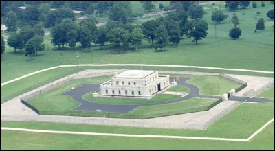 Dans quel État des États-Unis se trouve Fort Knox, zone militaire top secrète abritant les réserves d'or du pays ?