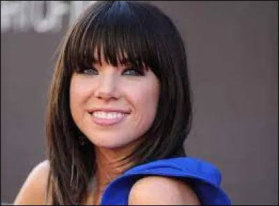 Quelle chanteuse canadienne interprète le tube "Call Me Maybe" en 2012 ?