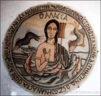 Quelle est cette divinité en T de la mythologie grecque, déesse de la mer ?