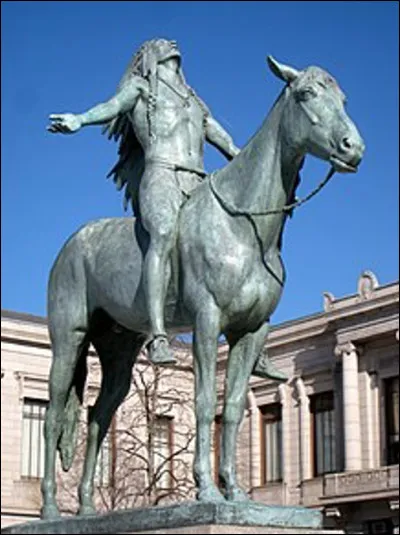 Quelle est cette divinité en W de la mythologie sioux, dieu de la création, de l'histoire et de l'éternel ?