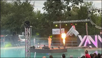 Où Yanns a-t-il fait un concert pour son anniversaire ?