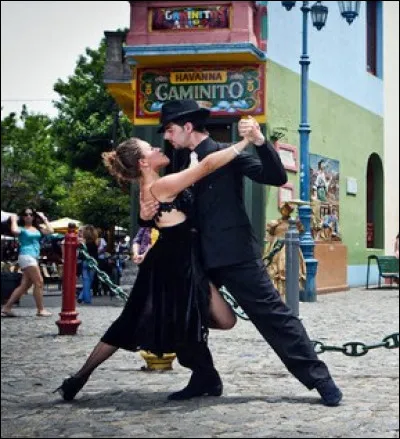 Quelle est cette danse dArgentine où l'homme et la femme font des figures langoureuses avec un tempo bien martelé ?