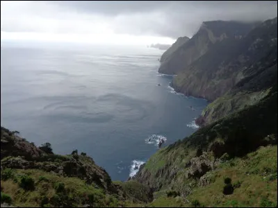 Quel peuple indigène était établi sur l'île de Madère avant l'arrivée des Portugais ?