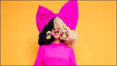 La chanteuse australienne Sia est-elle née en 1975 ?