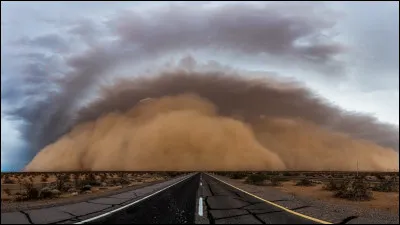 Quelle ville chinoise est balayée par les vents de sable du désert de Gobi ?
