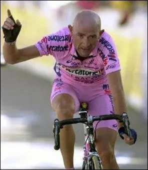 Marco Pantani tait surnomm 'il parata' mais aussi d'un autre nom, lequel est-ce ?