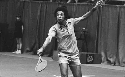 Qui est ce tennisman noir américain ayant rempoté plusieurs tournois du Grand Chelem ?