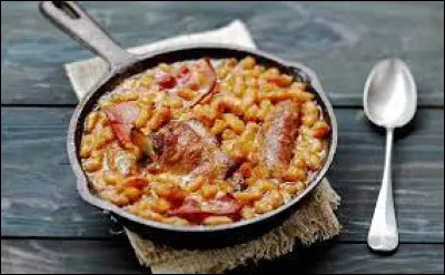 Gastronomie : lequel de ces ingrédients n'entre pas dans la recette du traditionnel cassoulet toulousain ?