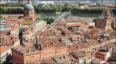 Ville : comment appelle-t-on la brique qui donne à Toulouse son surnom de ''Ville Rose'' ?
