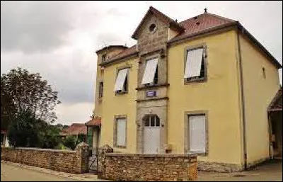 Je vous emmène maintenant en Bourgogne-Franche-Comté à Chilly-sur-Salins. Village de l'arrondissement de Dole, il se situe dans le département ...