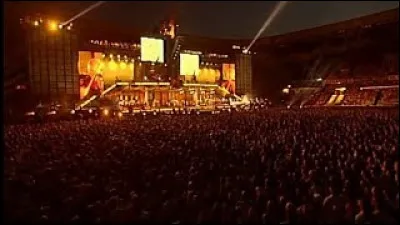 Quel chanteur se produit en concert au Parc des Princes, pour son 60e anniversaire, les 10, 11, 14 et 15 juin ?