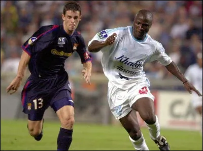 En football, quel club remporte son deuxième titre - consécutif - de champion de France ?