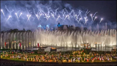 Combien d'acteurs bénévoles font partie de la Cinéscenie ?