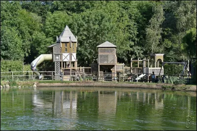 À côté de quel restaurant se trouve le repère des enfants ?