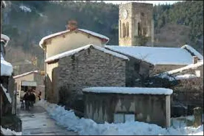 Village inclus dans le parc naturel régional des Pyrénées catalanes, Fillols se situe dans l'ex région ...