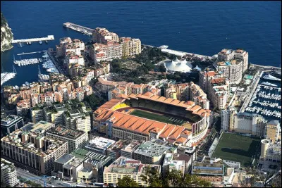 Ville : quel nom de roi porte le stade de Monaco ?