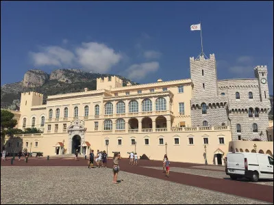 Lieu d'exception : de quand date le d&eacute;but de la construction du palais de Monaco ?