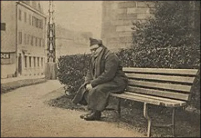 Dans le série télévisée française " Les Cinq Dernières Minutes " , créée par Claude Loursais en 149 épisodes, qui jouait le rôle de l'inspecteur principal puis commissaire Antoine Bourrel ?