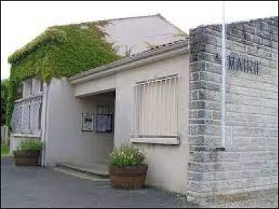 Commune néo-aquitaine, dans l'arrondissement de Cognac, Louzac-Sainte-Marie se situe dans le département ...
