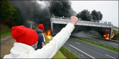 En France, en octobre 2013, se produit un mouvement de protestation contre l'écotaxe pour les poids-lourds : dans quelle région ?