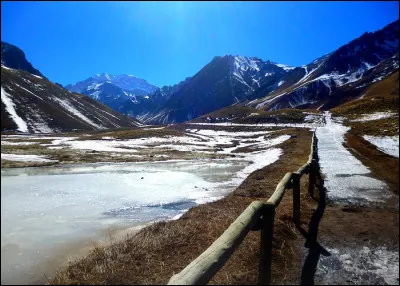 La ville de Mendoza est située :