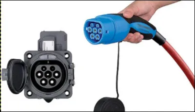 Voici une autre prise, appelée prise [... Complétez !...] : elle est dédiée, pourquoi vous le cacher ?, au rechargement des véhicules électriques.