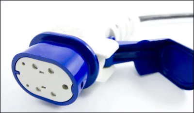 Si vous faites l'acquisition d'une voiture électrique neuve - ma parole, vous êtes blindés ! - vous n'aurez pas l'occasion de voir cette prise [...laquelle ?]