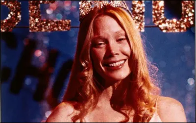 Qui fut le rélisateur du film "Carrie au bal du diable" ?