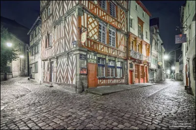 Ville : Comment s'appelle cette célèbre rue du centre-ville de Rennes ?