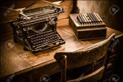 Combien d'heures Mercredi consacre-t-elle à son roman chaque jour ?